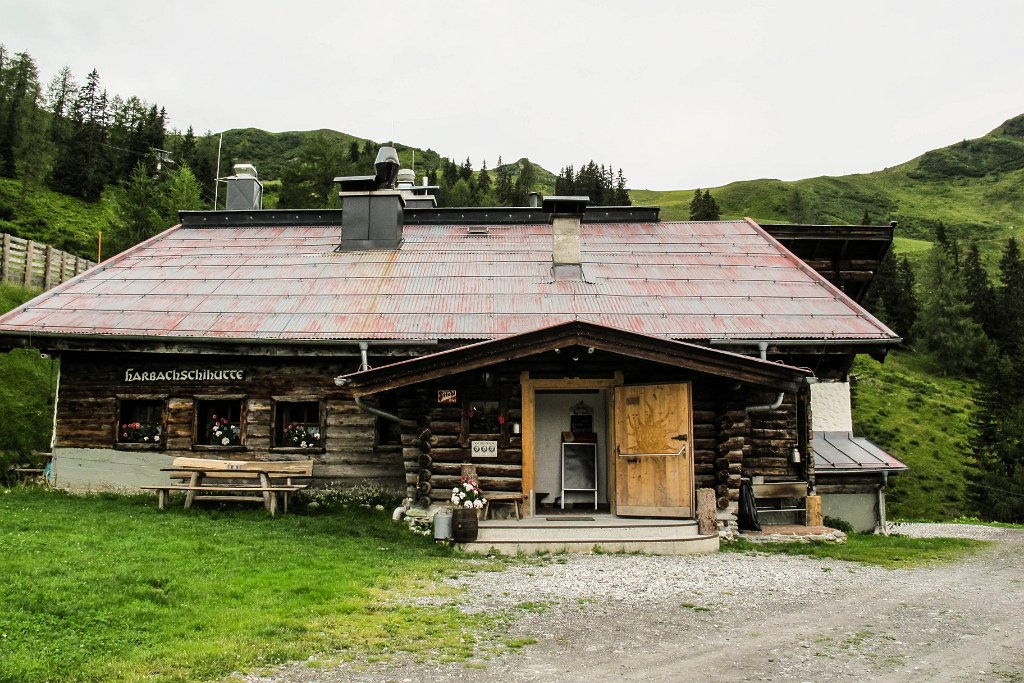 26 Einkehr bei der Harbachhuette.jpg